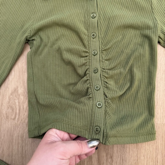 Like New XXS Abercrombie & Fitch Green Long Sleeve Collar Button Up Shirt - Picture 7 of 10